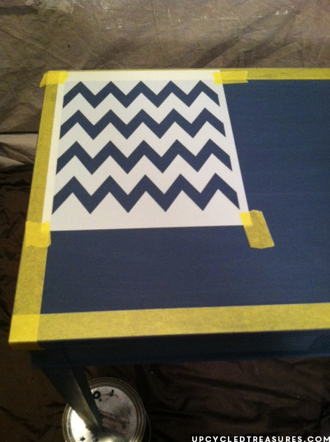 A thrifted side table gets a makeover using navy DIY chalk paint and a chevron stencil! Chevron Accent Table with DIY chalk paint. UpcycledTreasures.com