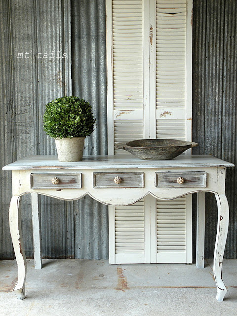 chippy-console-table-makeover