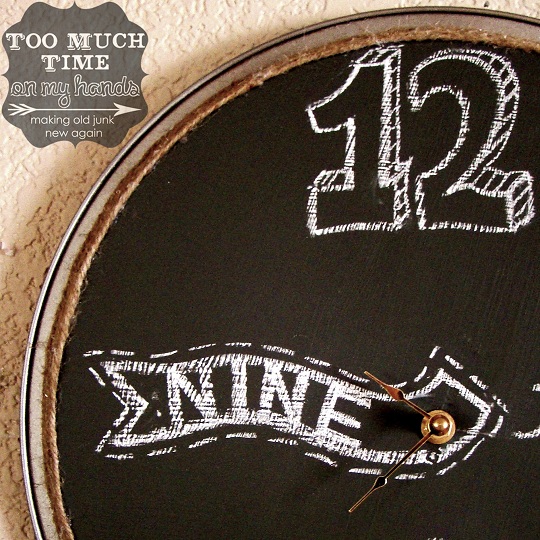 diy-Pizza-Pan-Chalkboard-Clock-Recycle-Reuse-Upcycle