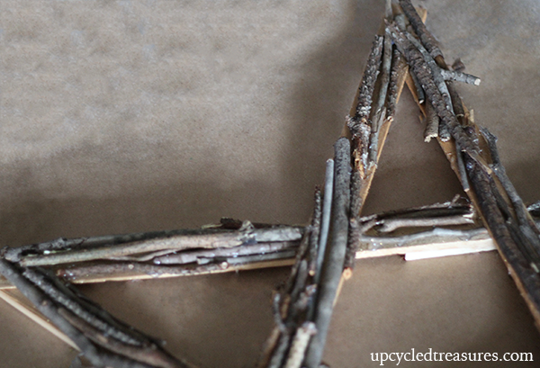 Want to bring your front door in on the Holiday spirit? Check out this detailed walk through on how to make a twig star wreath! UpcycledTreasures.com