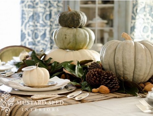 Looking for thanksgiving tablescape ideas? Here are 50 nature inspired Thanksgiving tablescapes filled with beautiful rustic elements. upcycledtreasures.com