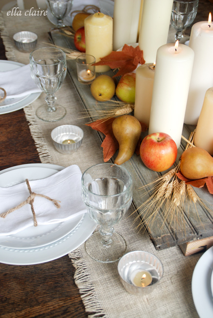 Looking for fall tablescape ideas? Here are 50 nature inspired Thanksgiving tablescapes filled with beautiful rustic elements. upcycledtreasures.com