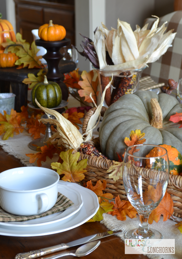Looking for tablescape ideas? Here are 50 nature inspired Thanksgiving tablescapes filled with beautiful rustic elements. upcycledtreasures.com