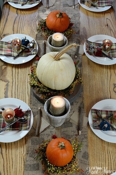 Looking for fall tablescape ideas? Here are 50 nature inspired Thanksgiving tablescapes filled with beautiful rustic elements. upcycledtreasures.com