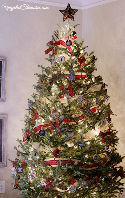 our-rustic-lodge-inspired-christmas-tree-with-handmade-ornaments-upcycledtreasures
