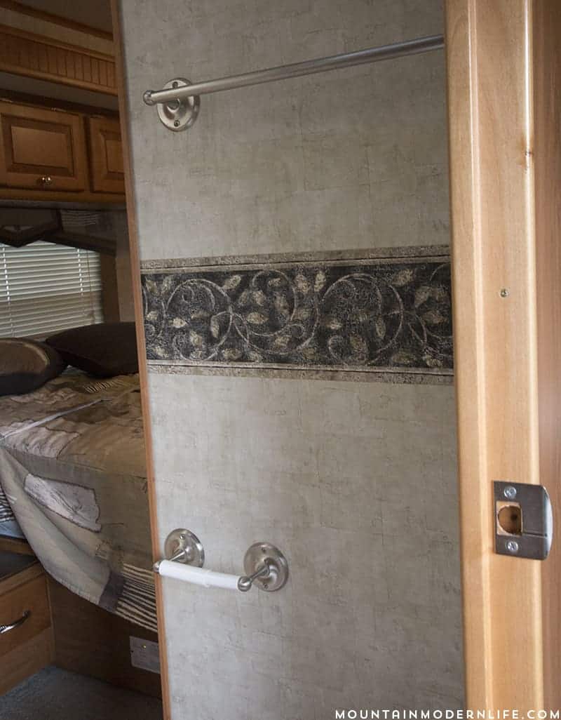 Are you thinking about renovating your RV? See how easy it can be to bring life in by creating planked walls in a RV. Mountainmodernlife.com