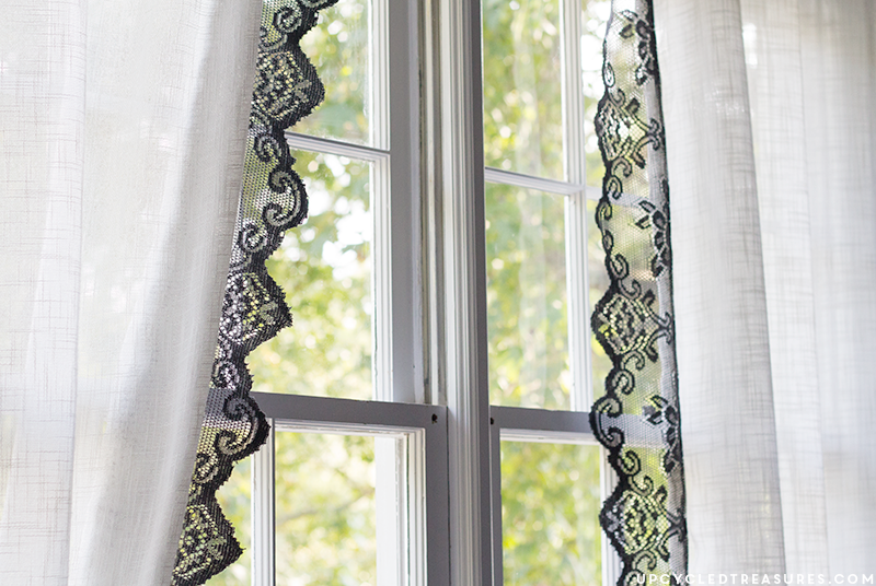 This is such a neat and fun idea! Take a look at how you can easily make lace curtains using upcycled table runners! MontainModernLife.com