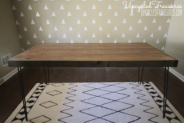 Take a look at this awesome DIY Rustic Industrial Desk using thrifted hairpin legs and upcycled pallet wood! UpcycledTreasures.com