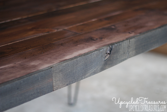 Take a look at this awesome DIY Rustic Industrial Desk using thrifted hairpin legs and upcycled pallet wood! UpcycledTreasures.com