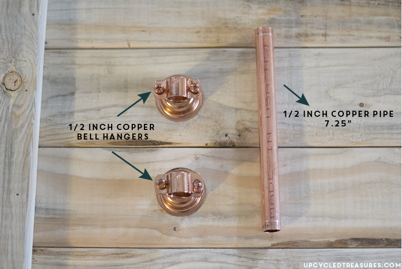 Looking for a rustic modern laptop tray? Check out this DIY Copper Pipe Tray and 14 other Handmade Christmas Gift ideas! MountainModernLife.com
