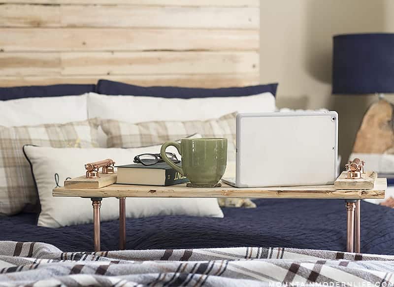 See how easy it is to create this rustic modern copper pipe tray, perfect for your laptop or breakfast in bed! MountainModernLife.com
