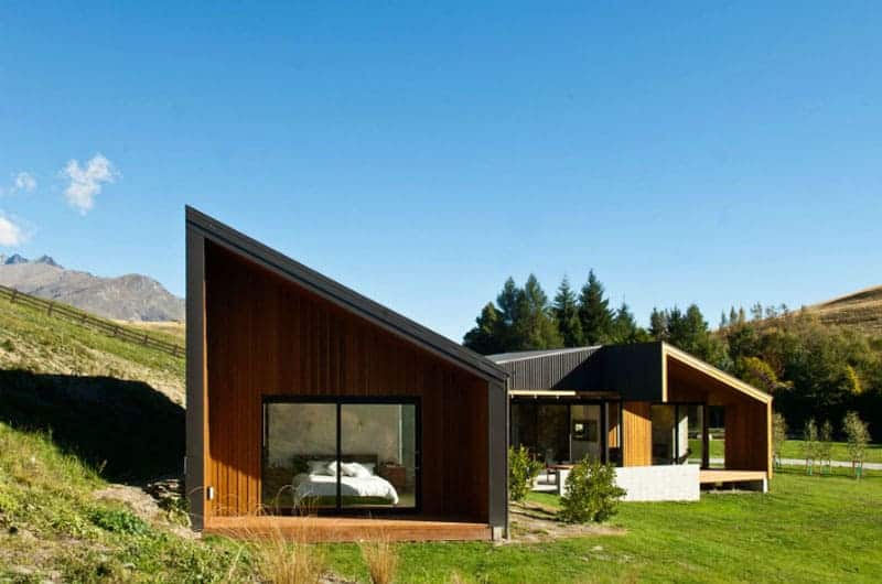 Looking for exterior home inspiration? Check out these 15 Modern Rustic Homes with Black Exteriors! MountainModernLife.com