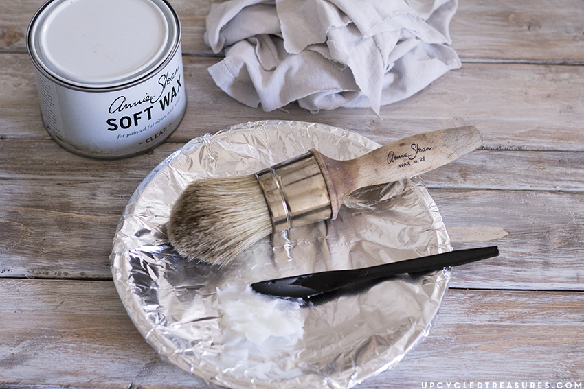 Waxing furniture can be a tricky process to get right. Check out these 15 Tips for Waxing Furniture with Annie Sloan Soft Wax | MountainModernLife.com
