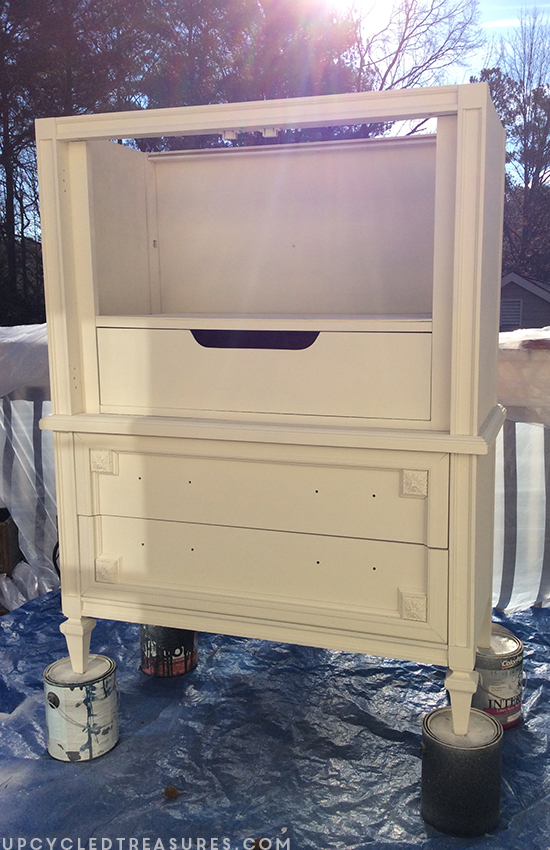 white-painted-mid-century-armoire-using-homeright-finishmax-sprayer-upcycledtreasures