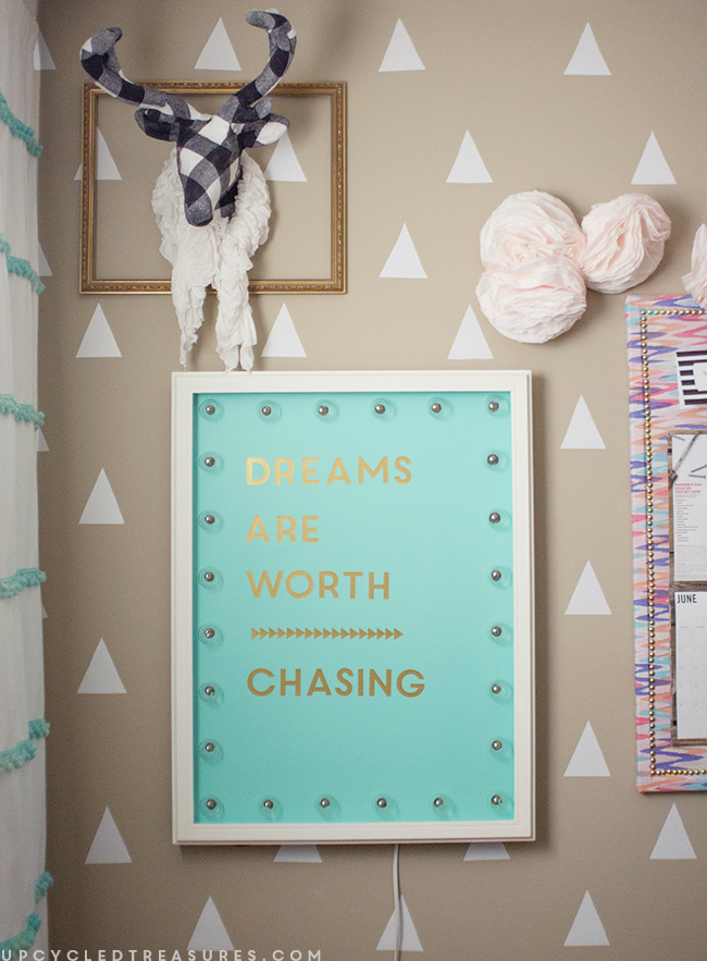 dreams-are-worth-chasing-diy-marquee-sign-upcycledtreasures