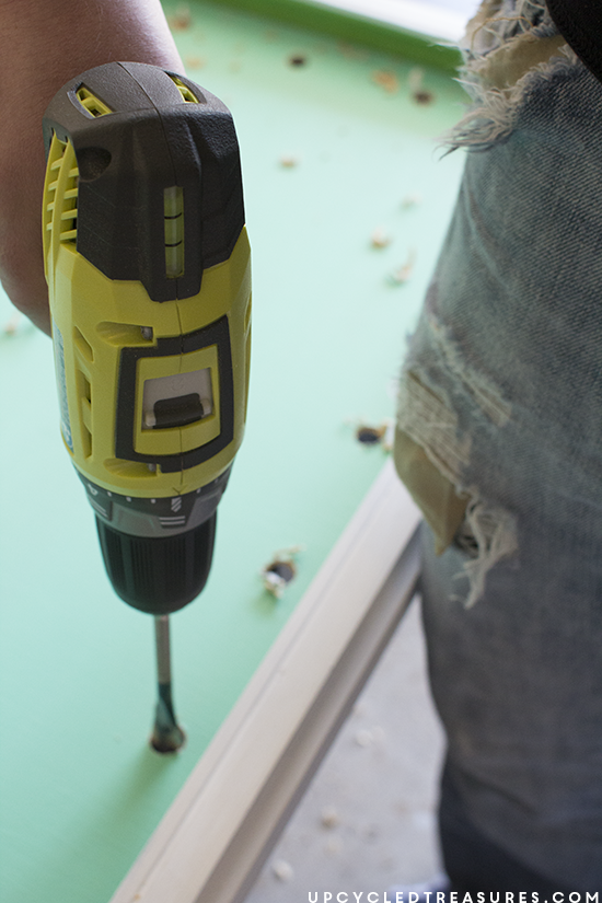 using ryobi drill to make marquee wood sign - upcycledtreasures