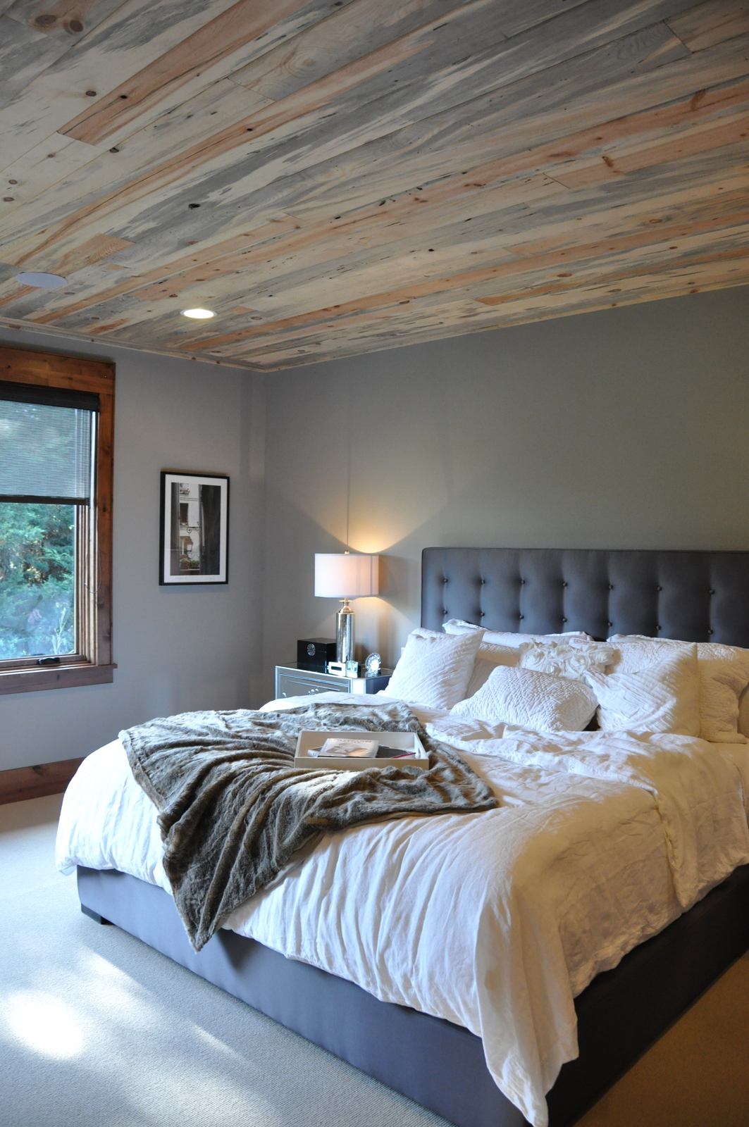 20 Modern Rustic Bedroom Retreats | upcycledtreasures.com