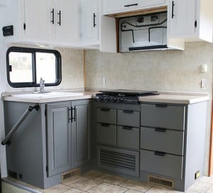 RV-painted-kitchen-cabinets-update-mountainmodernlife.com-550x498