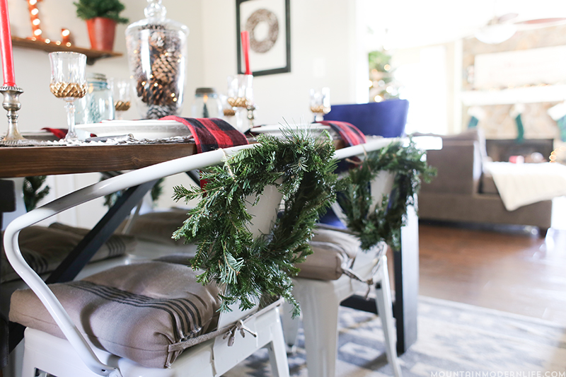 cabin-inspired-christmas-dining-room-decorations-2-mountainmodernlife.com