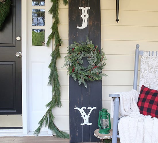 how to make an outdoor christmas sign for the porch mountainmodernlife.com