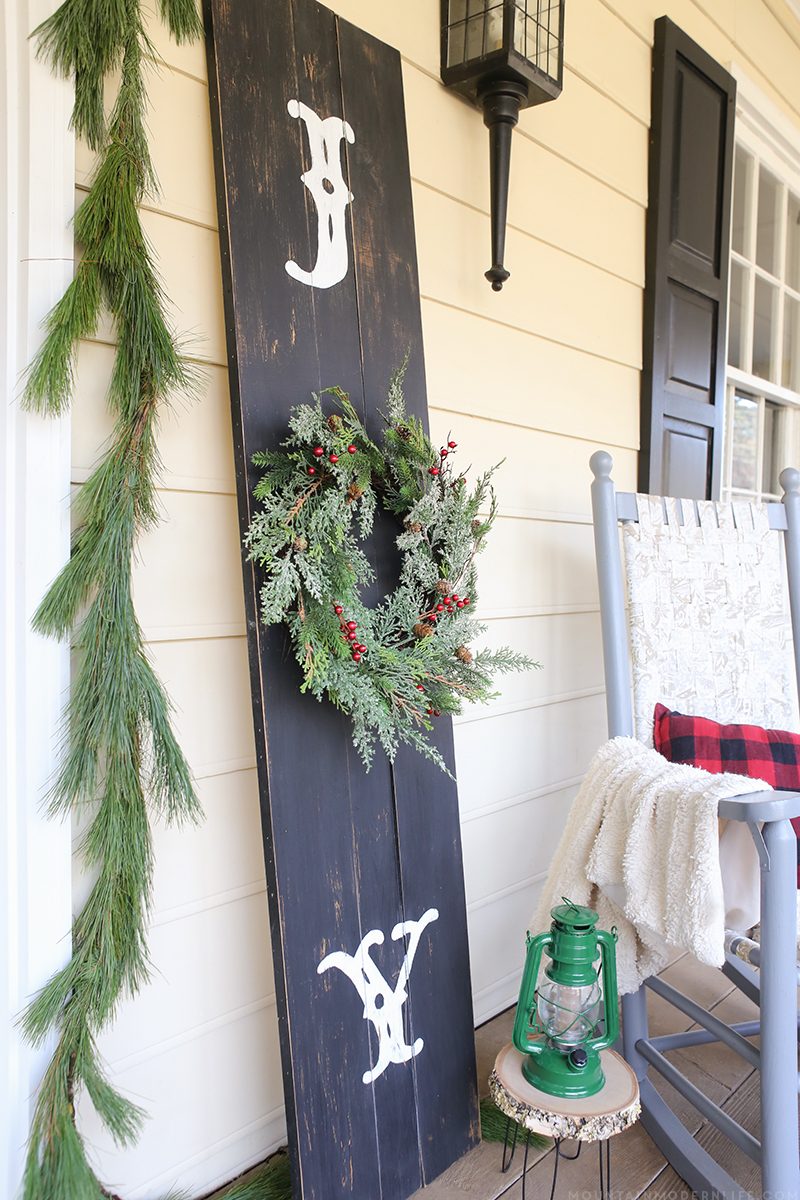 See how easy it is to create a rustic front porch Christmas sign using one of my favorite design transfer techniques. MountainModernLife.com