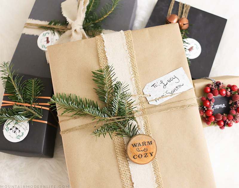 Looking for simple yet creative ways to wrap those holiday presents? Check out these rustic Christmas gift wrapping Ideas from MountainModernLife.com!