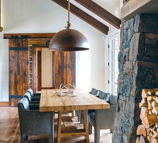 rustic-sliding-doors-in-dining-room-of-montana-montain-home-mountainliving-550x498