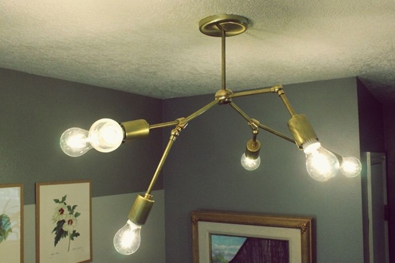 Thinking about making your own light fixture? You've gotta check out these DIY Modern Light Fixtures you won't believe are handmade! Photo: DIY Modern Brass Chandelier from HomeDit