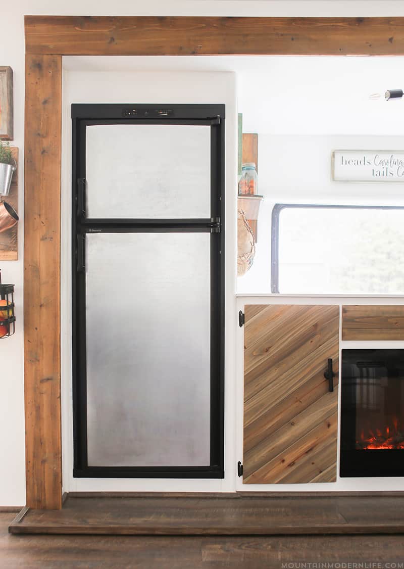 Looking for easy ways to update your RV or camper? See how you can turn your RV fridge into a magnetic dry erase board! MountainModernLife.com