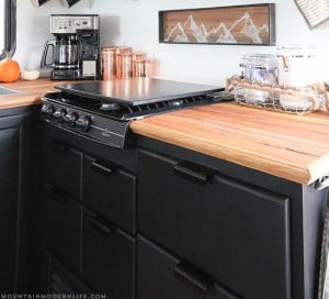 two-toned-painted-kitchen-cabinets-in-rv-mountainmodernlife-com