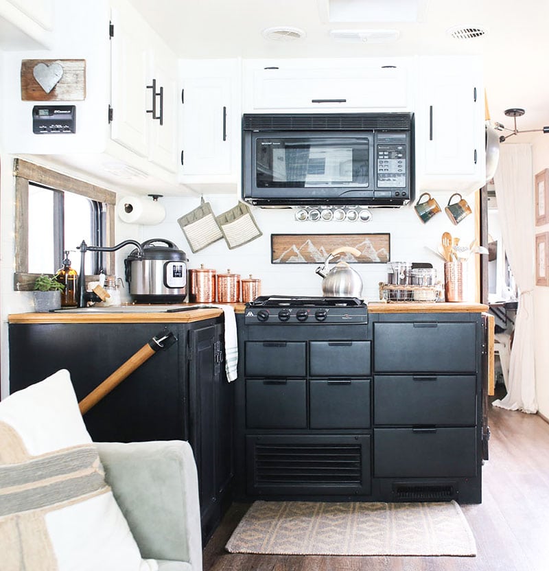 Looking for ways to maximize the space in your RV? Here are some tips for Organizing a Tiny Kitchen!