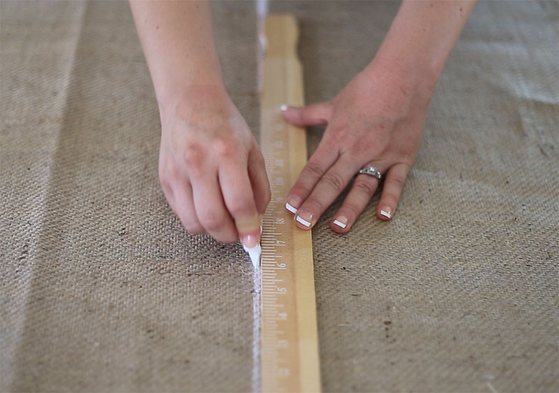 creating chalk line on burlap before cutting