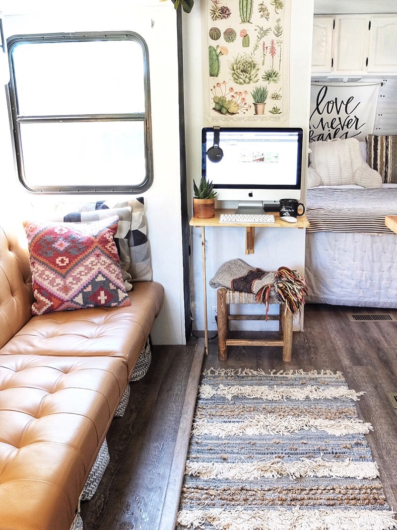 (Camper) Design Vibes: Tour this beautiful, bohemian-inspired camper that belongs to a family of 6! / Photos from ThoseByrneGirls / Featured on MountainModernLife.com