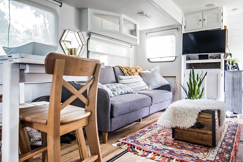 (Camper) Design Vibes Featuring LovetheTinyLife -See how a family of 3 lives in this renovated travel trailer!