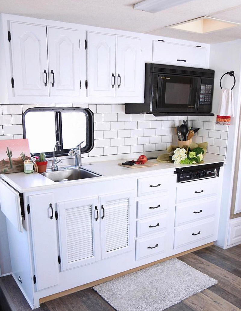 Tour this RV renovated for a family of 4 from @CaitiJackson! Featured on MountainModernLife.com