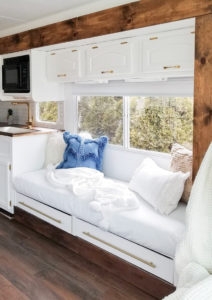 Tour this remodeled RV filled with lots of white, shiplap, and warm wood tones from @WilsonGrandAdventures! Featured on MountainModernLife.com