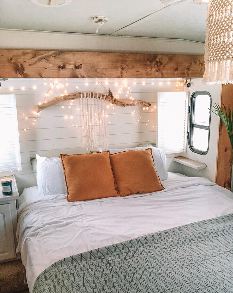 See how a couple transformed their outdated RV into a boho surf shack! Renovation from @ShelbyAdrift - Featured on MountainModernLife.com!