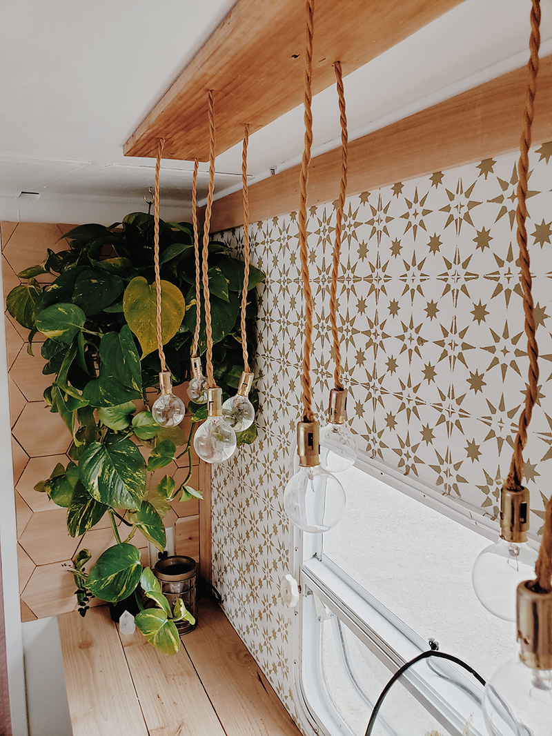 The interior of this bohemian 5th wheel is a botanical wonderland! Featuring @leeannieblivin on mountainmodernlife.com