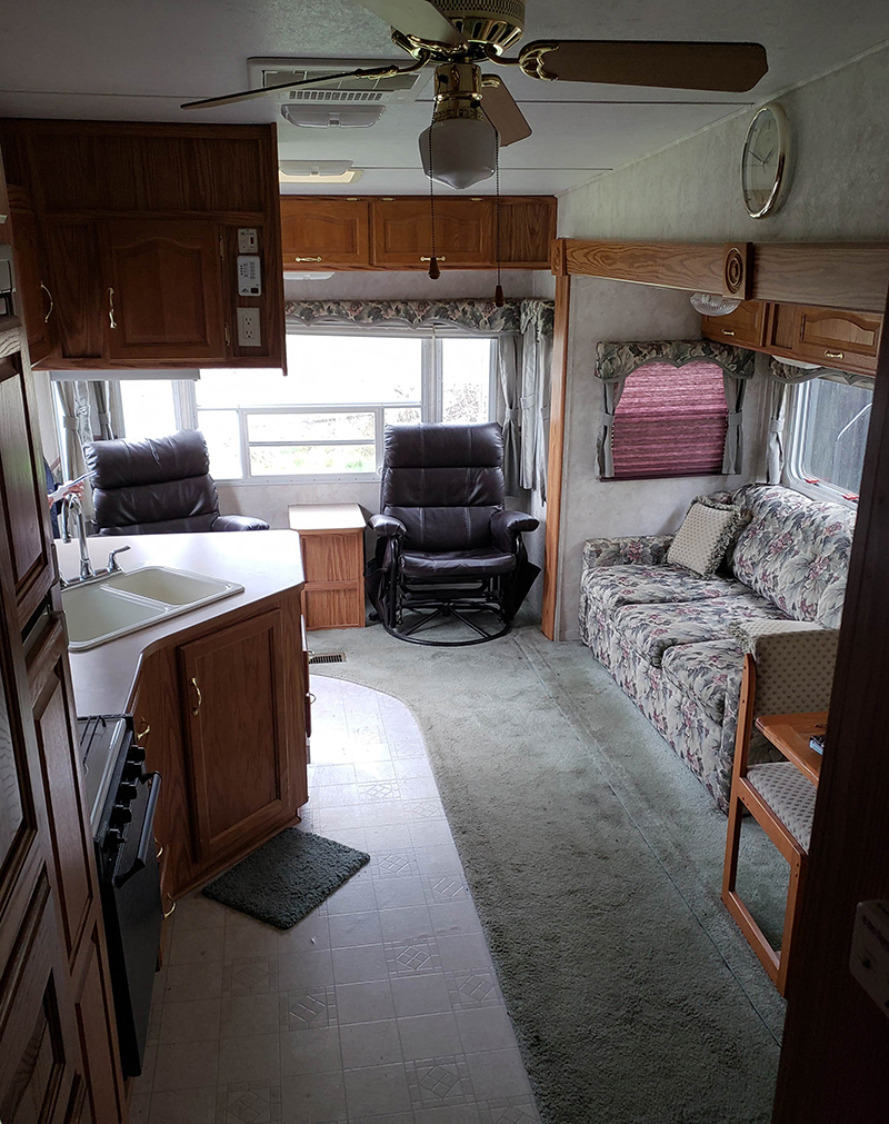 The interior of this bohemian 5th wheel is a botanical wonderland! Featuring @leeannieblivin