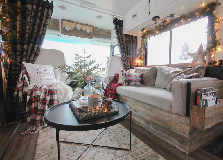 RV Christmas Photo Gallery - 2008 Tiffin Allegro Open Road 32LA