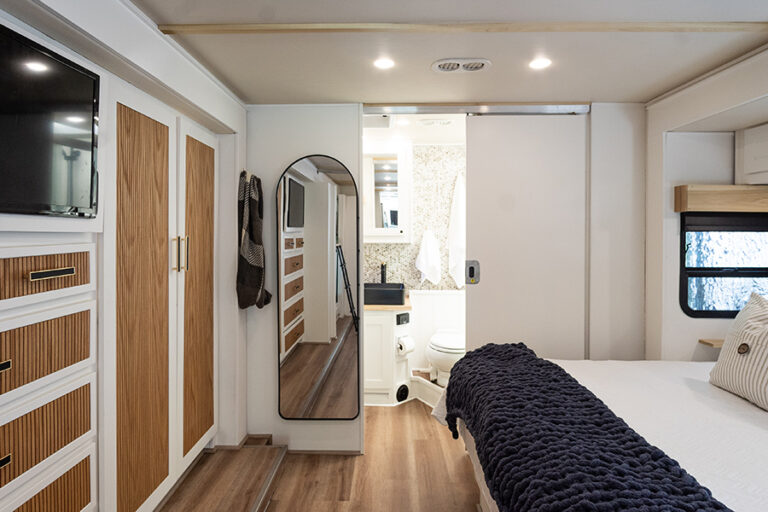 Motorhome Bedroom Remodel By @darlintrailers 768x512 