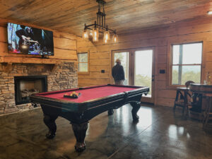 mountain home basement with pool table