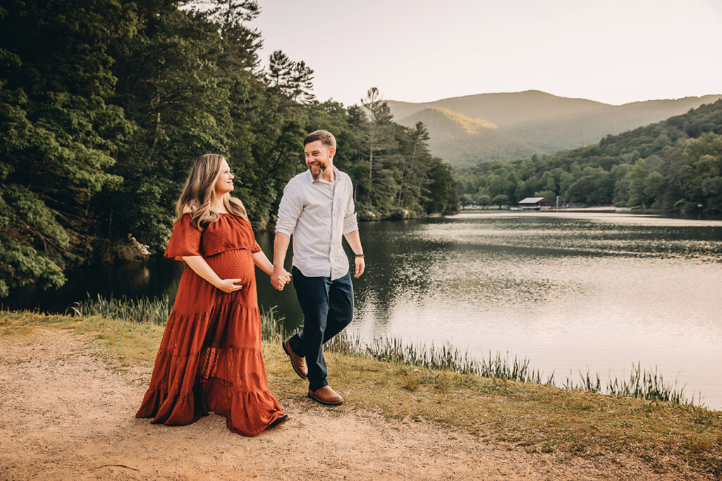 maternity photoshoot at Vogel State Park from Jessica Reeves Photography